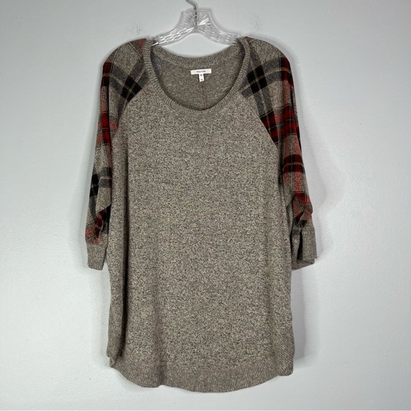 Maurices Sweater Women’s 1X Gray Red Plaid 3/4 Sleeve Pullover Crew Neck Relaxed - Picture 2 of 11